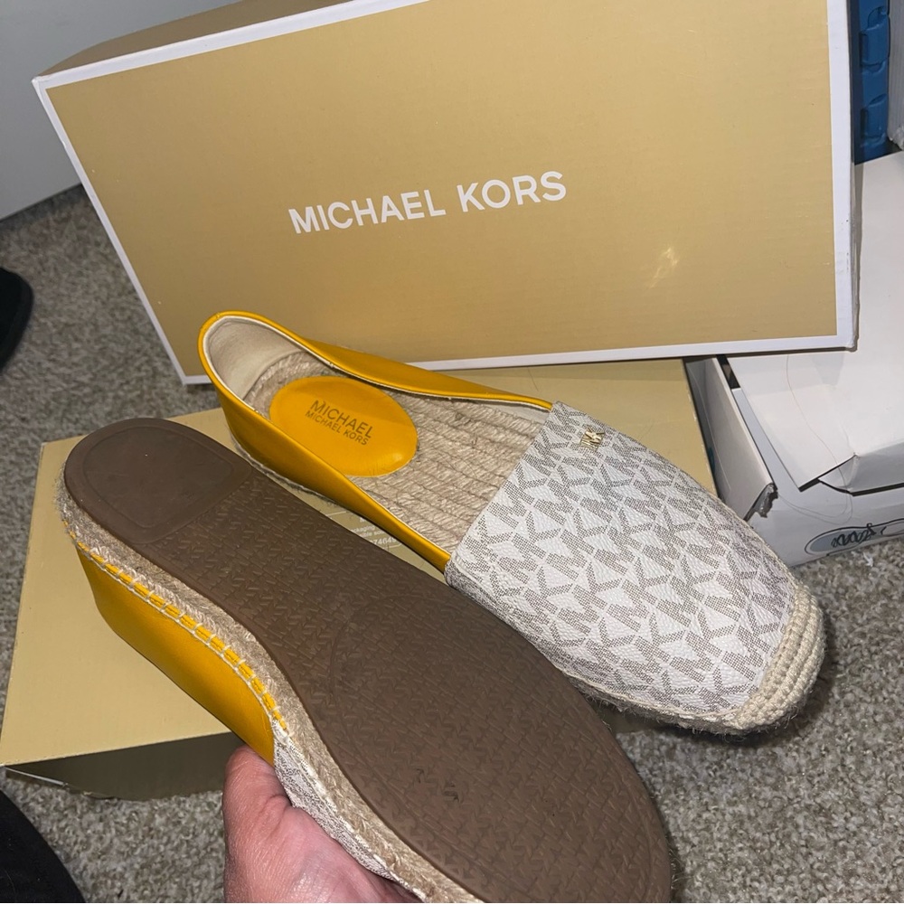 Michael Kors Vanilla Logo Espadrille - Picture 4 of 6